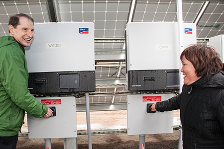 Redmond Solar Array with Senator Wyden and COCC President Metcalf